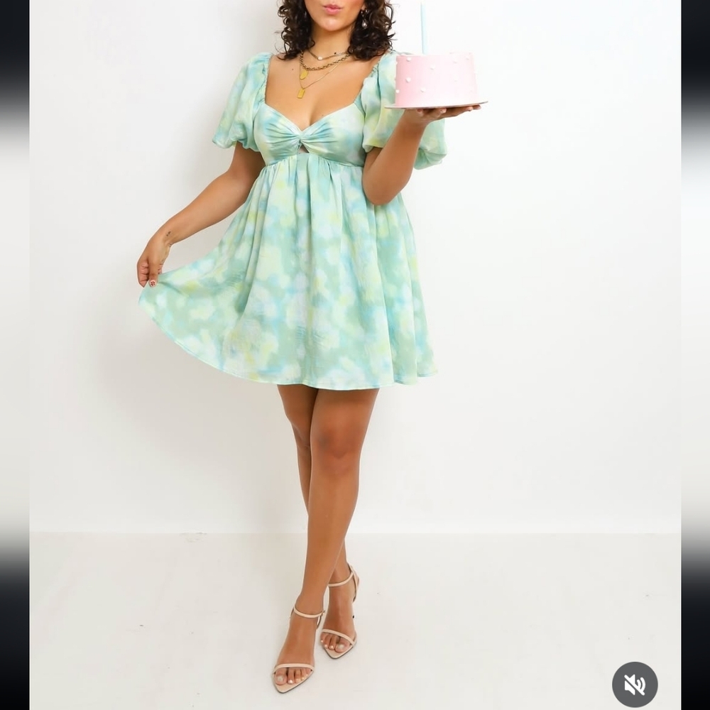Elegant Green Puff Sleeve Mini Dress - Picture 5 of 6